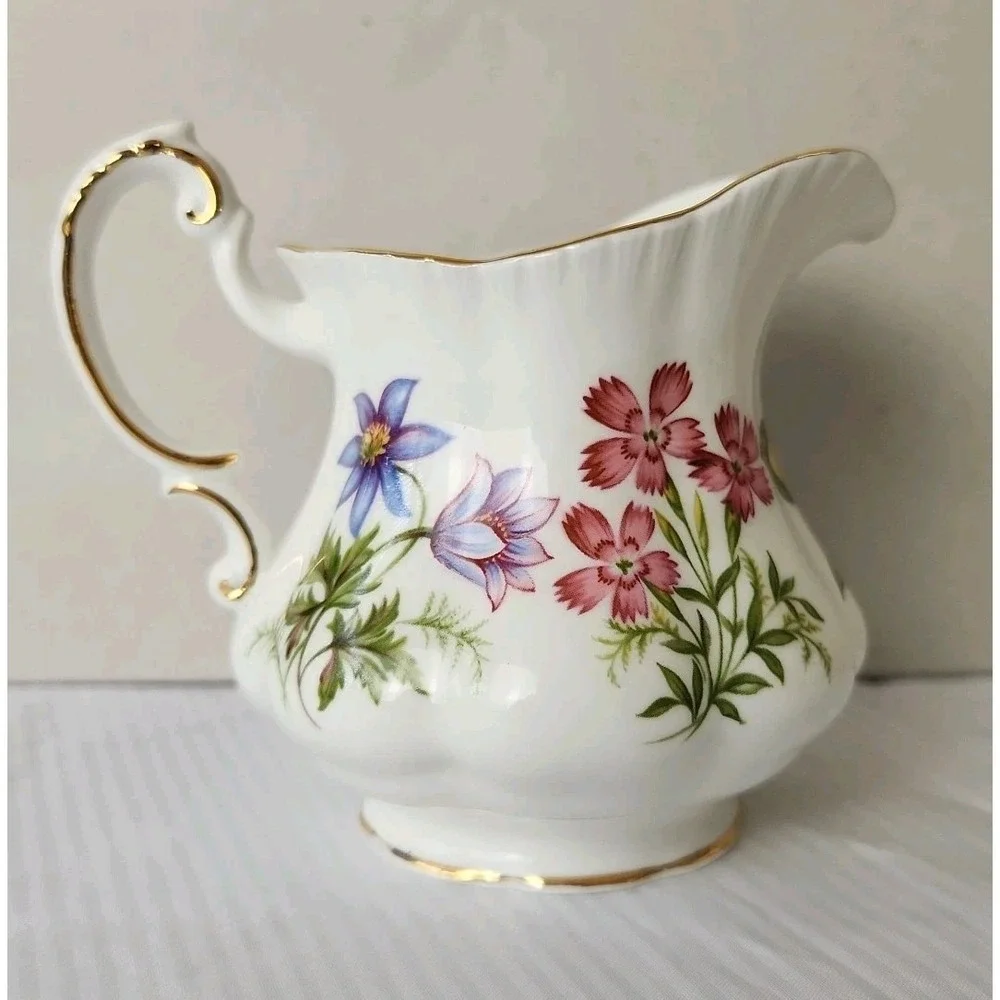 VTG QEII Paragon Fine Bone China Sugar‎ Bowl & Creamer Set 